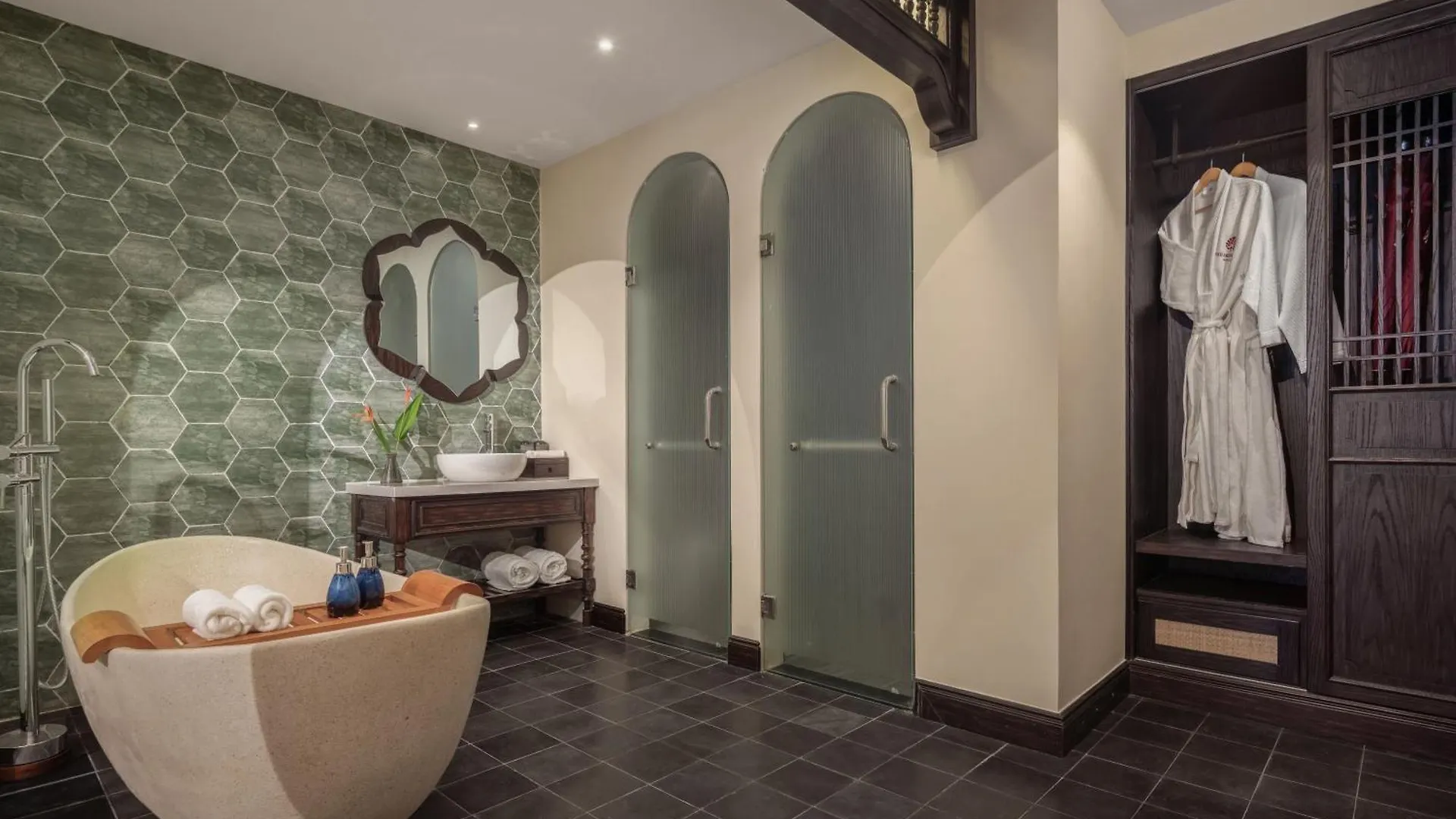 Hotel The Signature Hoi An